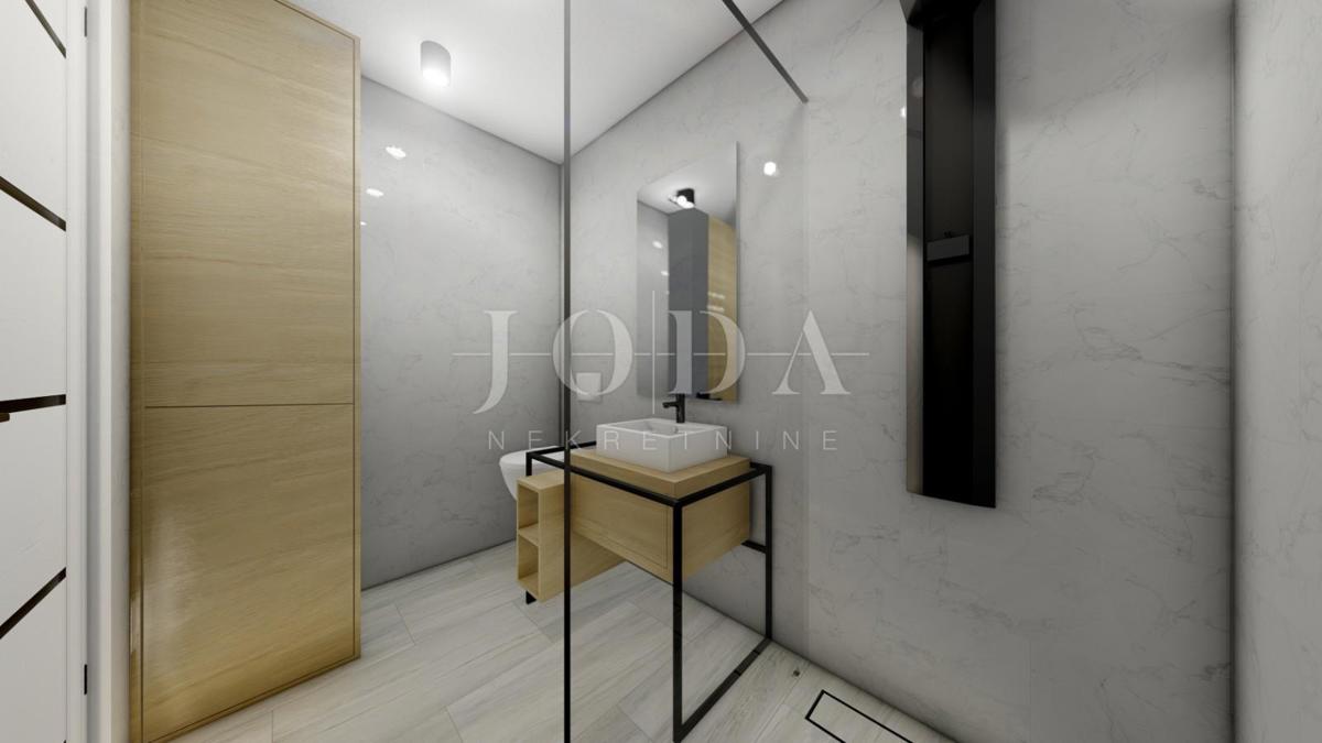 Centro di Krk, appartamento esclusivo con giardino e garage!