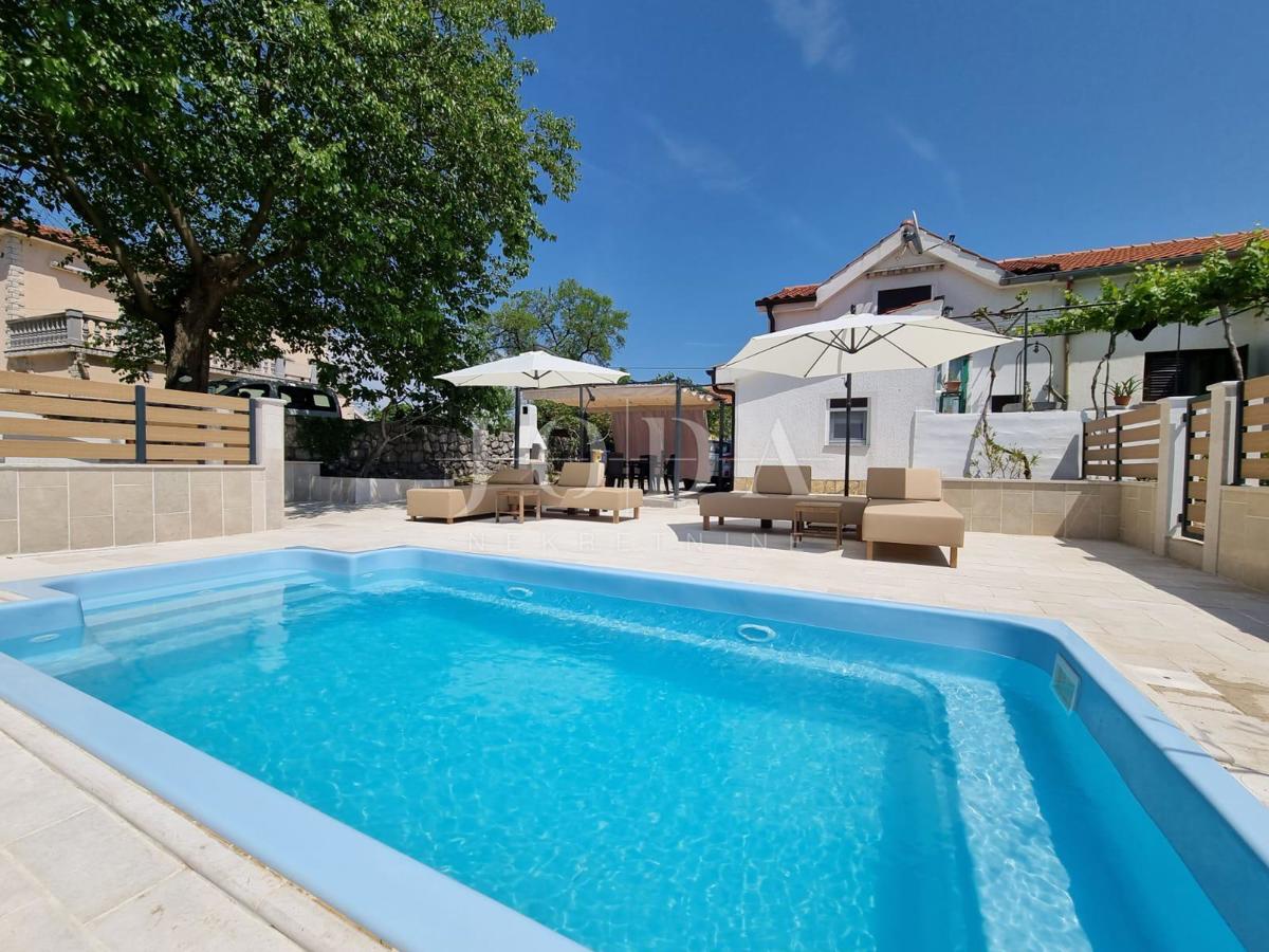 Nice semi-detached house with a pool, near the town of Krk