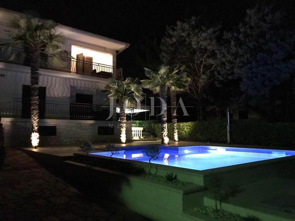 Beautiful detached house with pool, Malinska - island of Krk