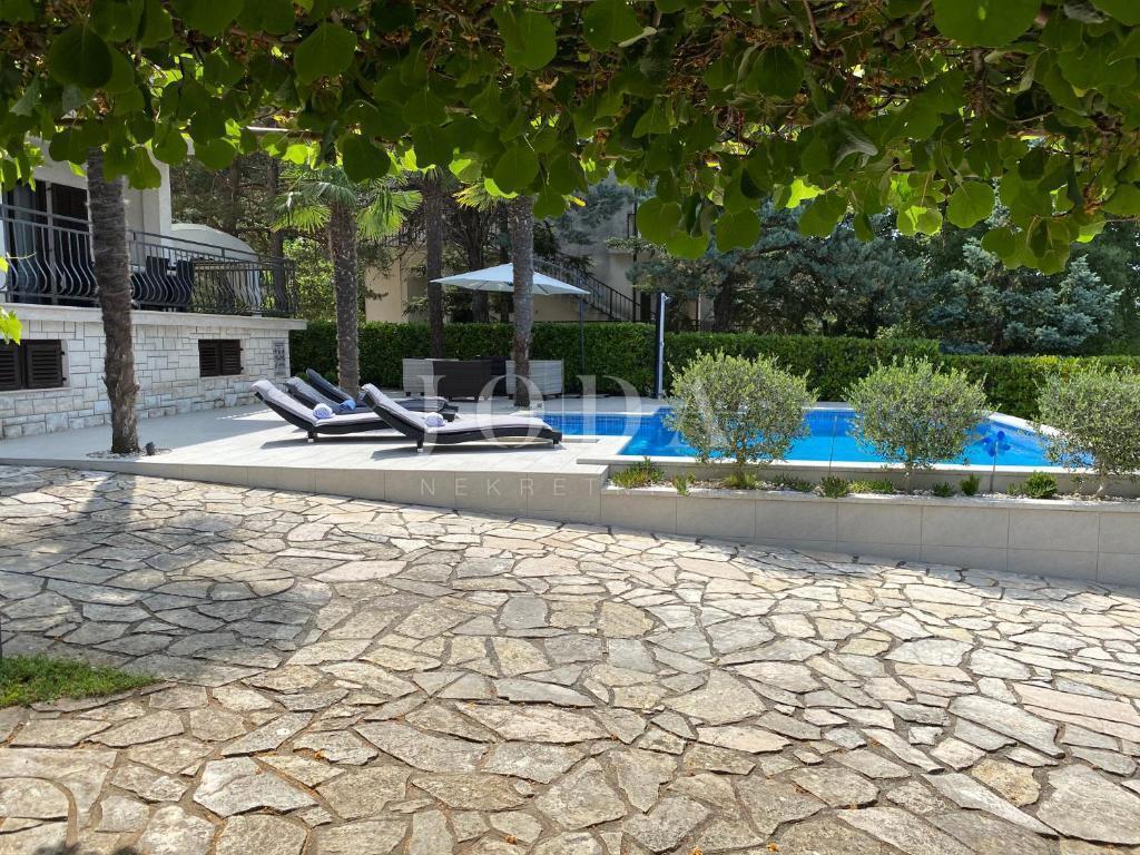 Beautiful detached house with pool, Malinska - island of Krk
