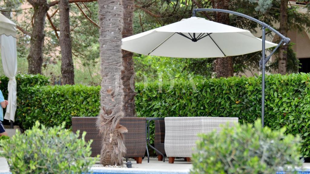 Beautiful detached house with pool, Malinska - island of Krk