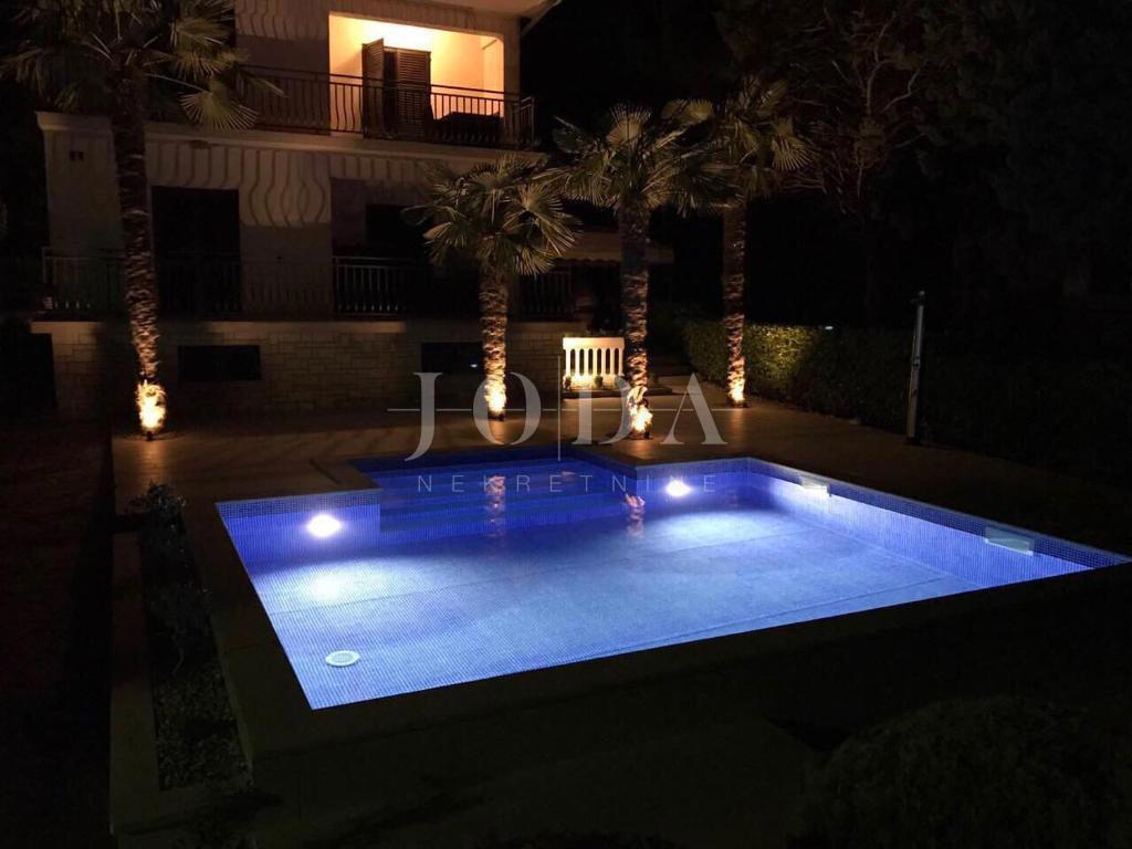 Beautiful detached house with pool, Malinska - island of Krk