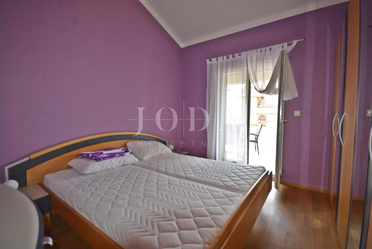 Casa indipendente con cinque appartamenti e spazio commerciale