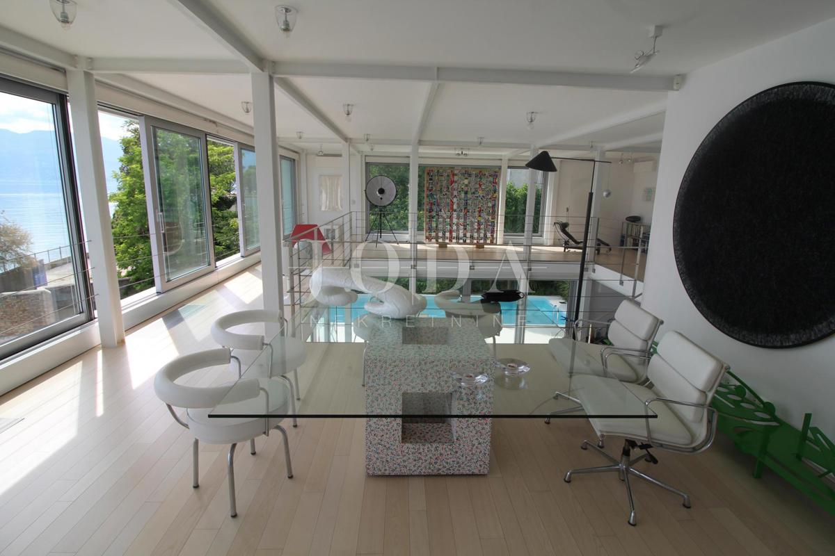 Impressionante villa sul mare! Sinergia di spazio, uomo e mare!