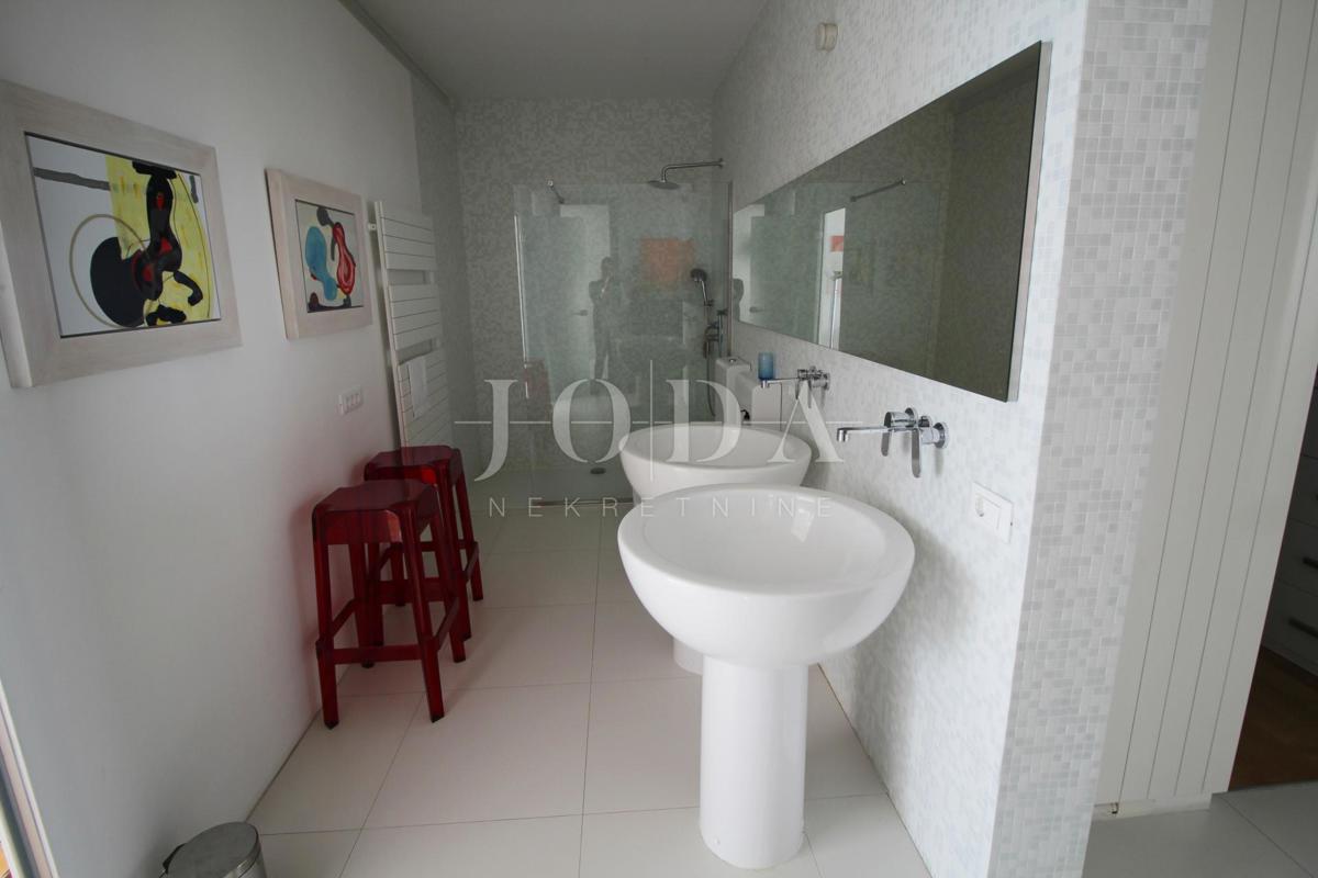 Impressionante villa sul mare! Sinergia di spazio, uomo e mare!