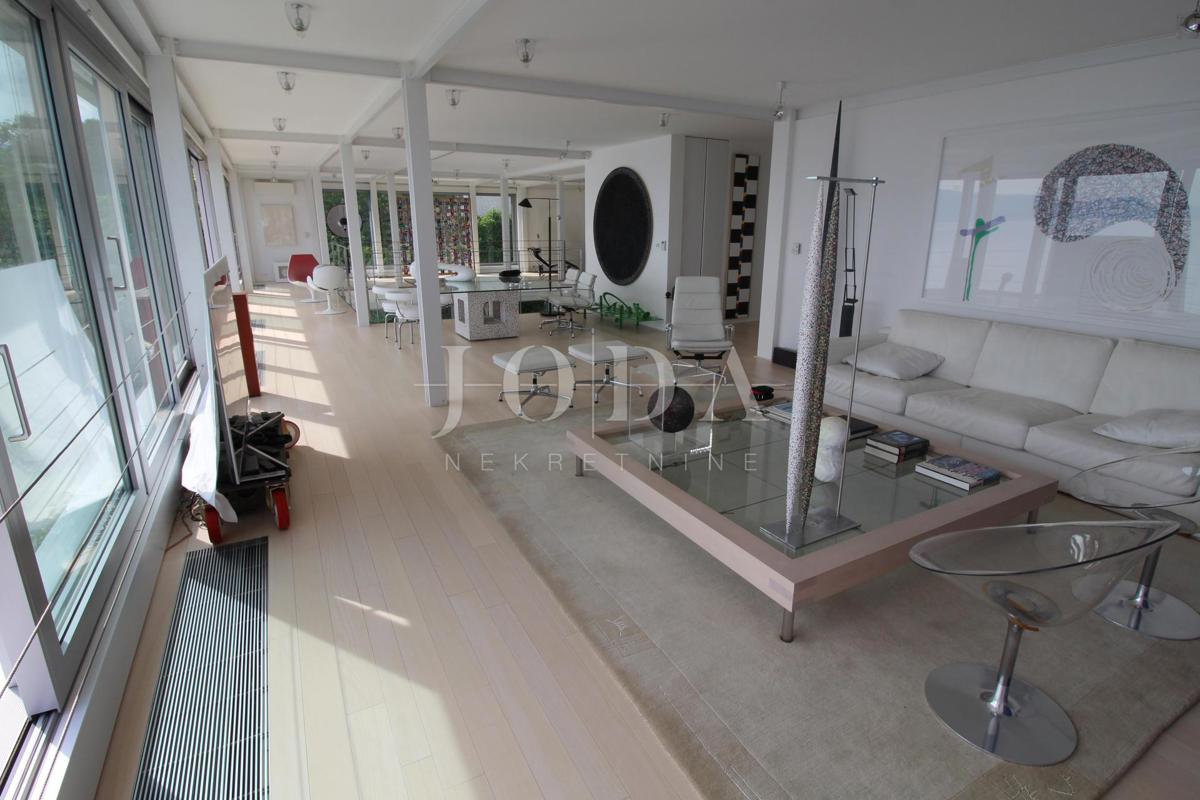 Impressionante villa sul mare! Sinergia di spazio, uomo e mare!