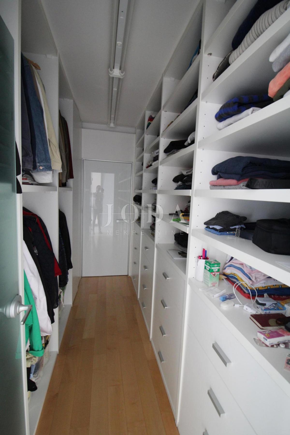 Impressionante villa sul mare! Sinergia di spazio, uomo e mare!