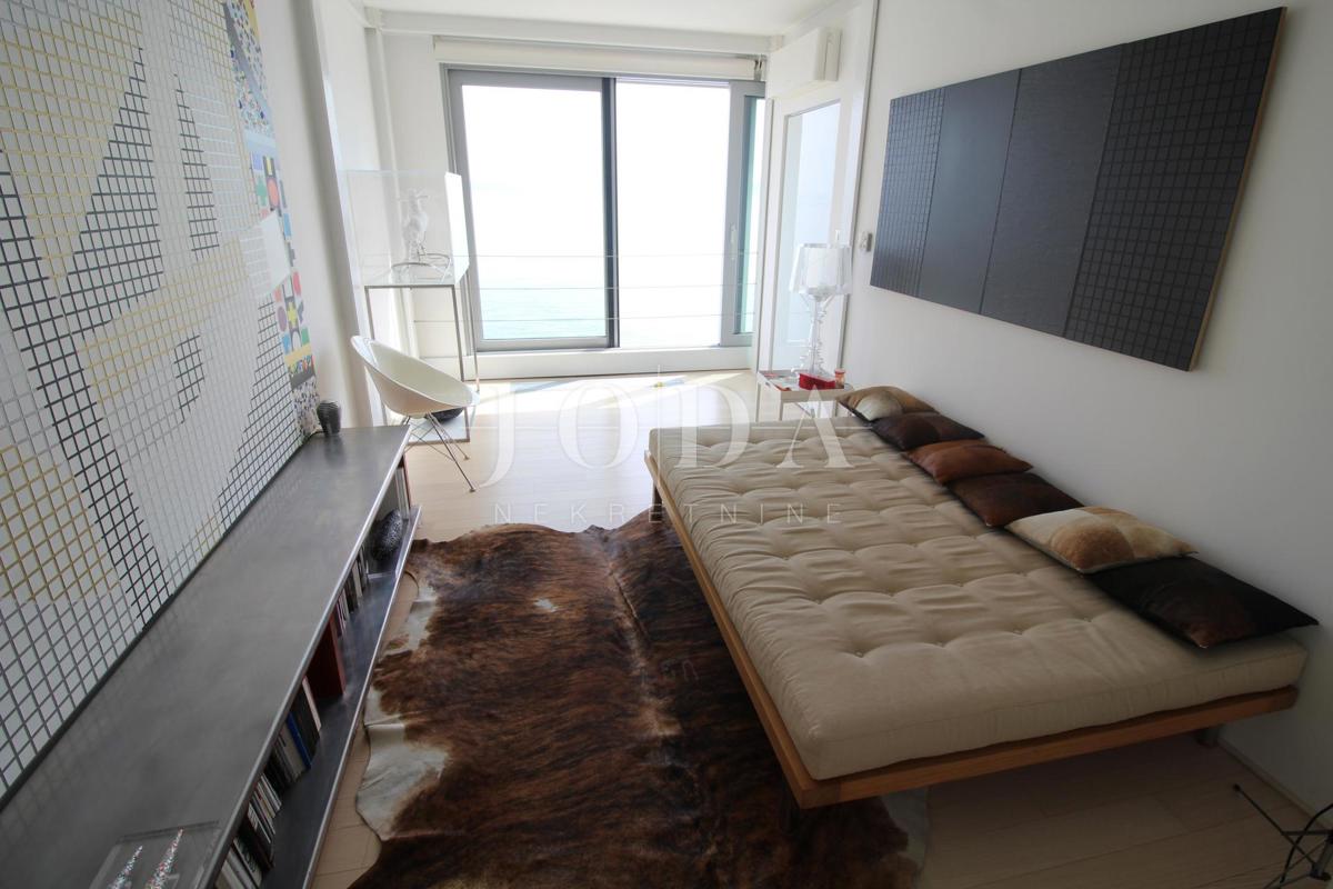 Impressionante villa sul mare! Sinergia di spazio, uomo e mare!