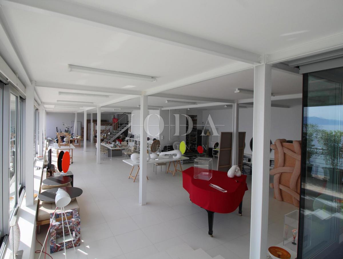 Impressionante villa sul mare! Sinergia di spazio, uomo e mare!