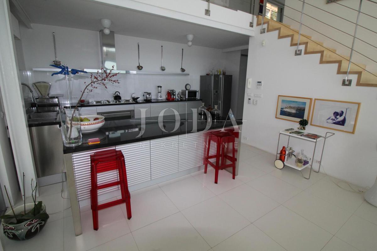 Impressionante villa sul mare! Sinergia di spazio, uomo e mare!