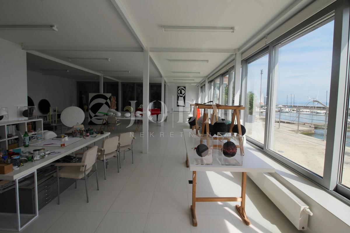 Impressionante villa sul mare! Sinergia di spazio, uomo e mare!