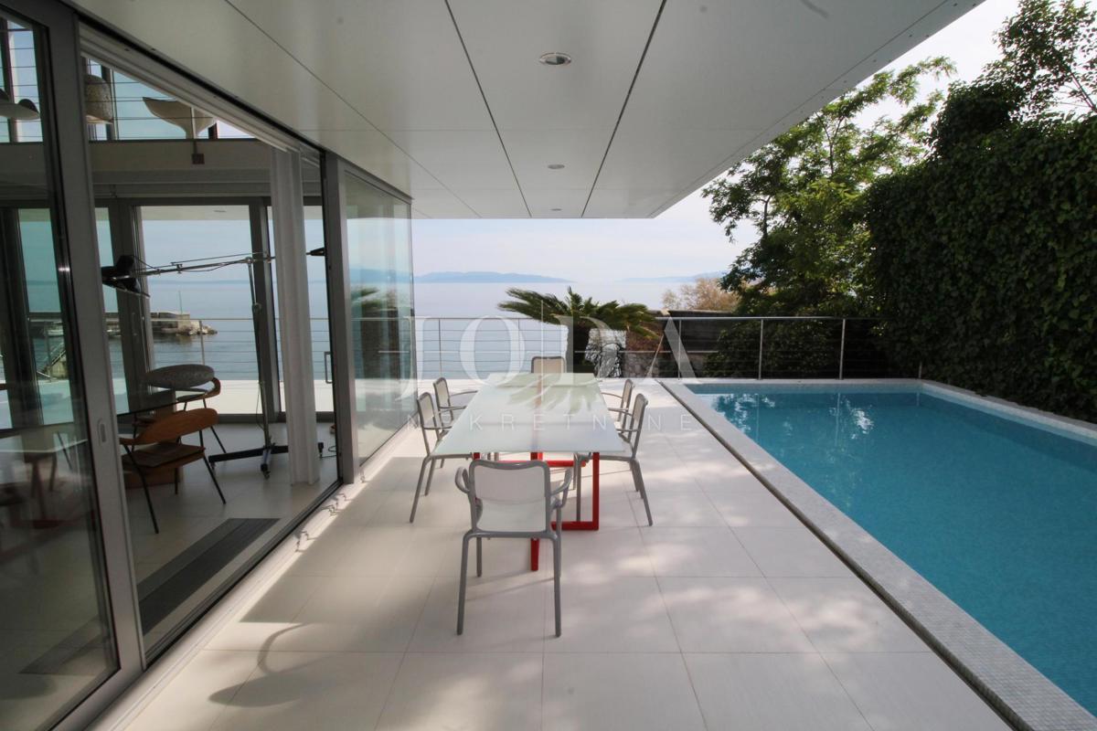 Impressionante villa sul mare! Sinergia di spazio, uomo e mare!