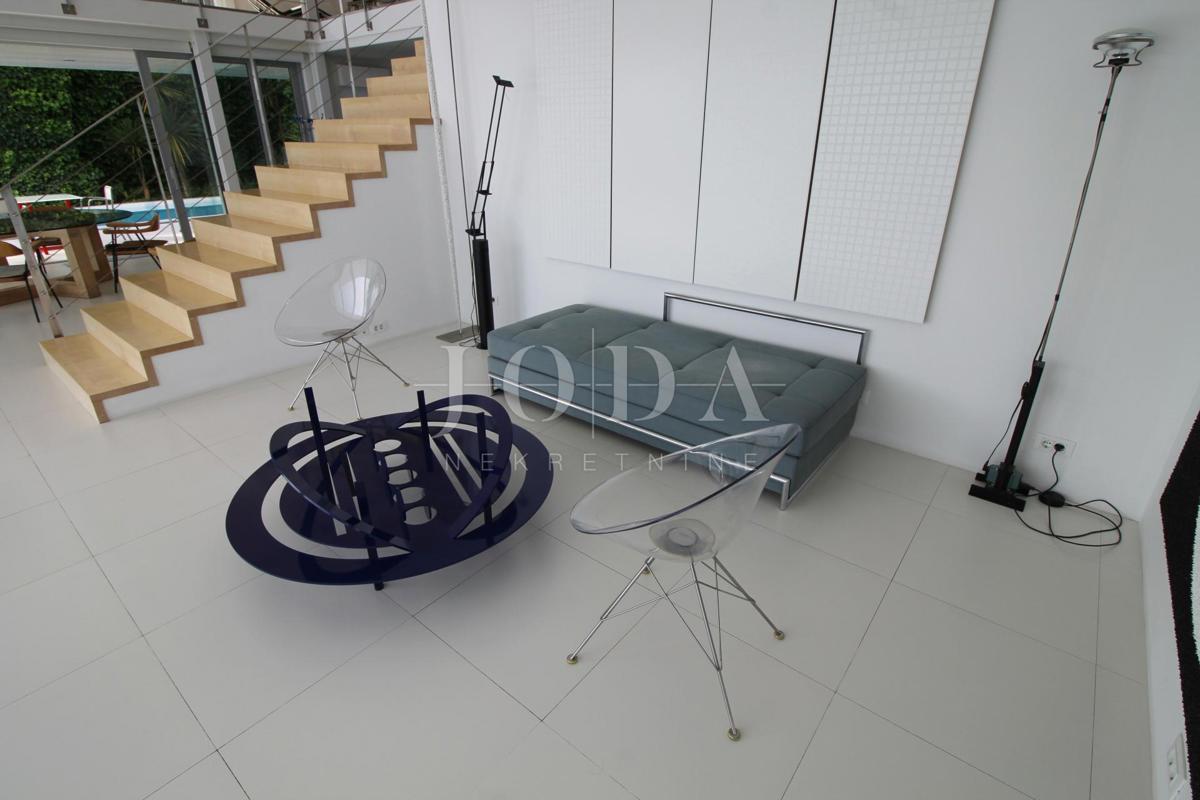 Impressionante villa sul mare! Sinergia di spazio, uomo e mare!