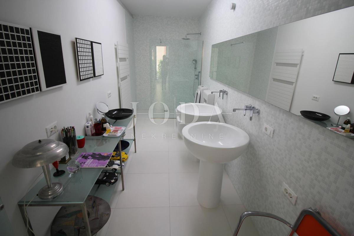 Impressionante villa sul mare! Sinergia di spazio, uomo e mare!