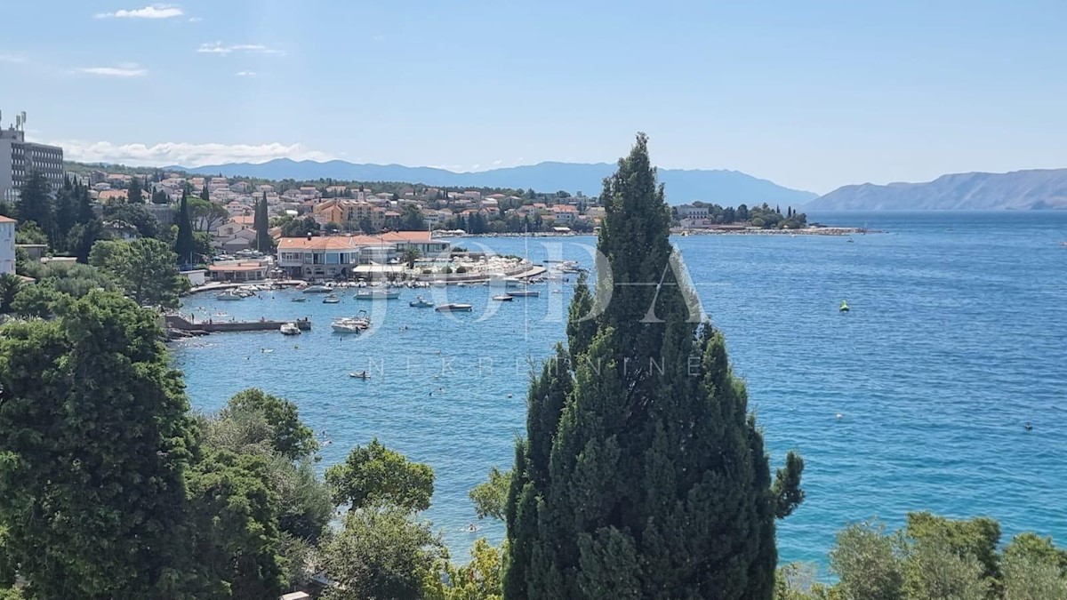 Eleganza marittima ridefinita: Rifugio con 2 camere da letto sulla spiaggia a Crikvenica