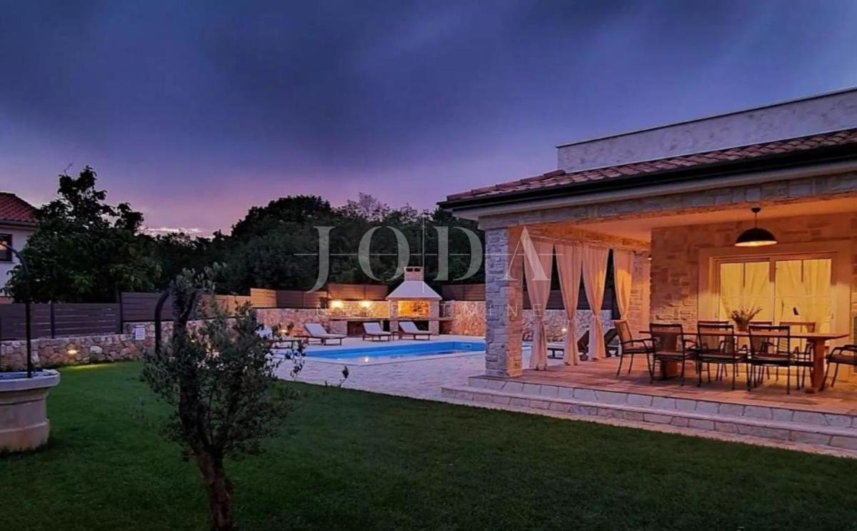 Villa indipendente con piscina in una posizione tranquilla