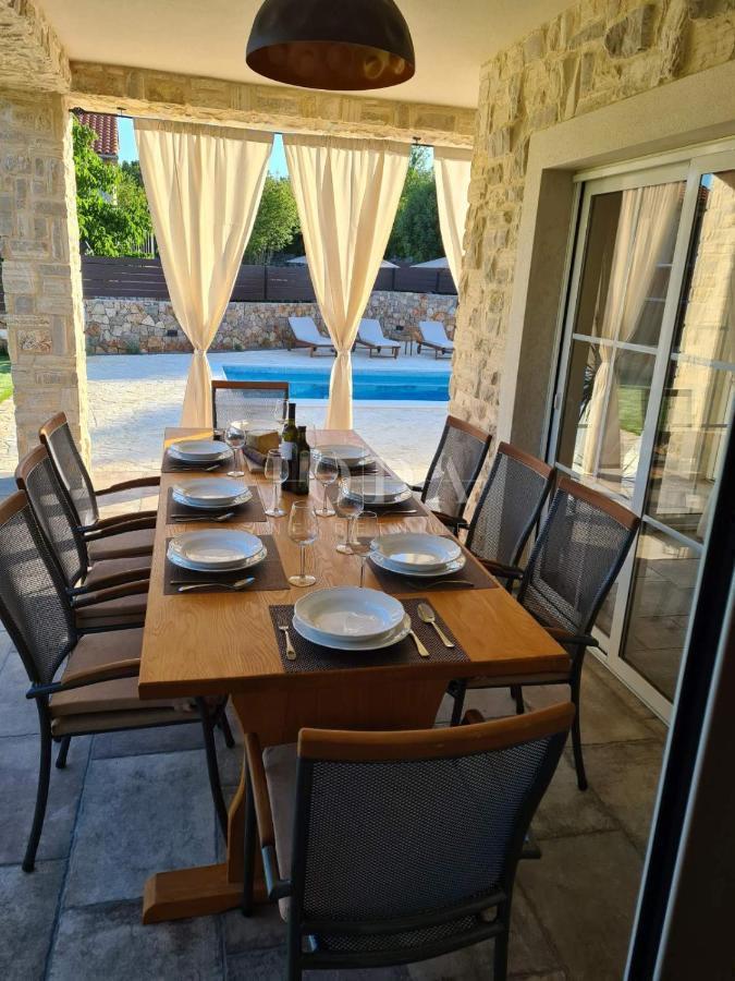 Villa indipendente con piscina in una posizione tranquilla