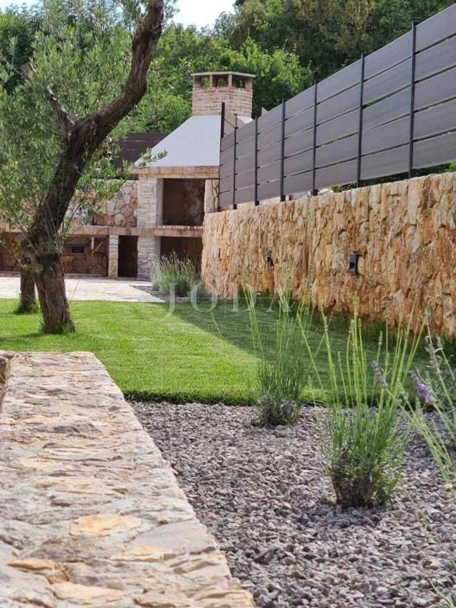 Villa indipendente con piscina in una posizione tranquilla