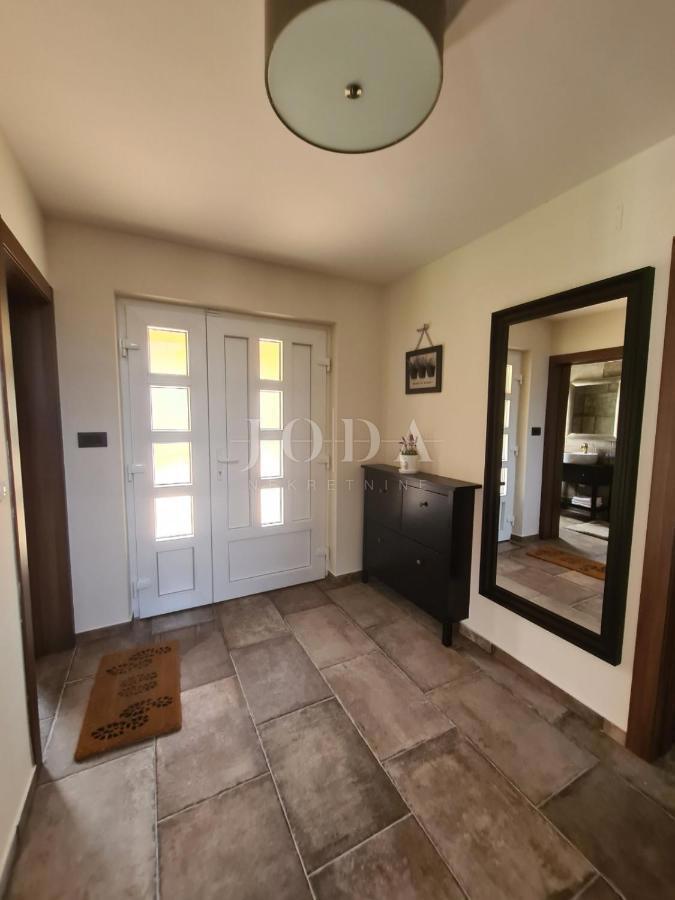 Villa indipendente con piscina in una posizione tranquilla