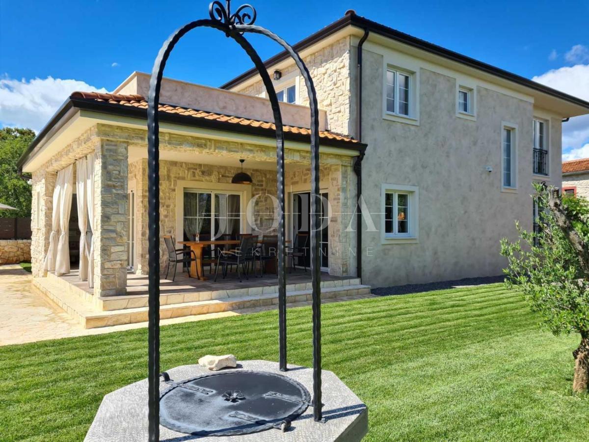 Villa indipendente con piscina in una posizione tranquilla