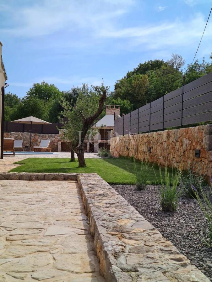 Villa indipendente con piscina in una posizione tranquilla