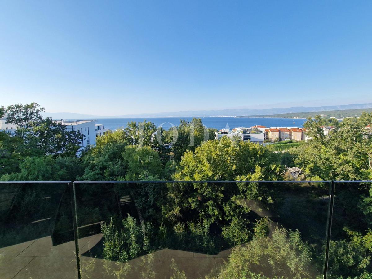 Attico esclusivo con piscina e fantastica vista sul mare! 