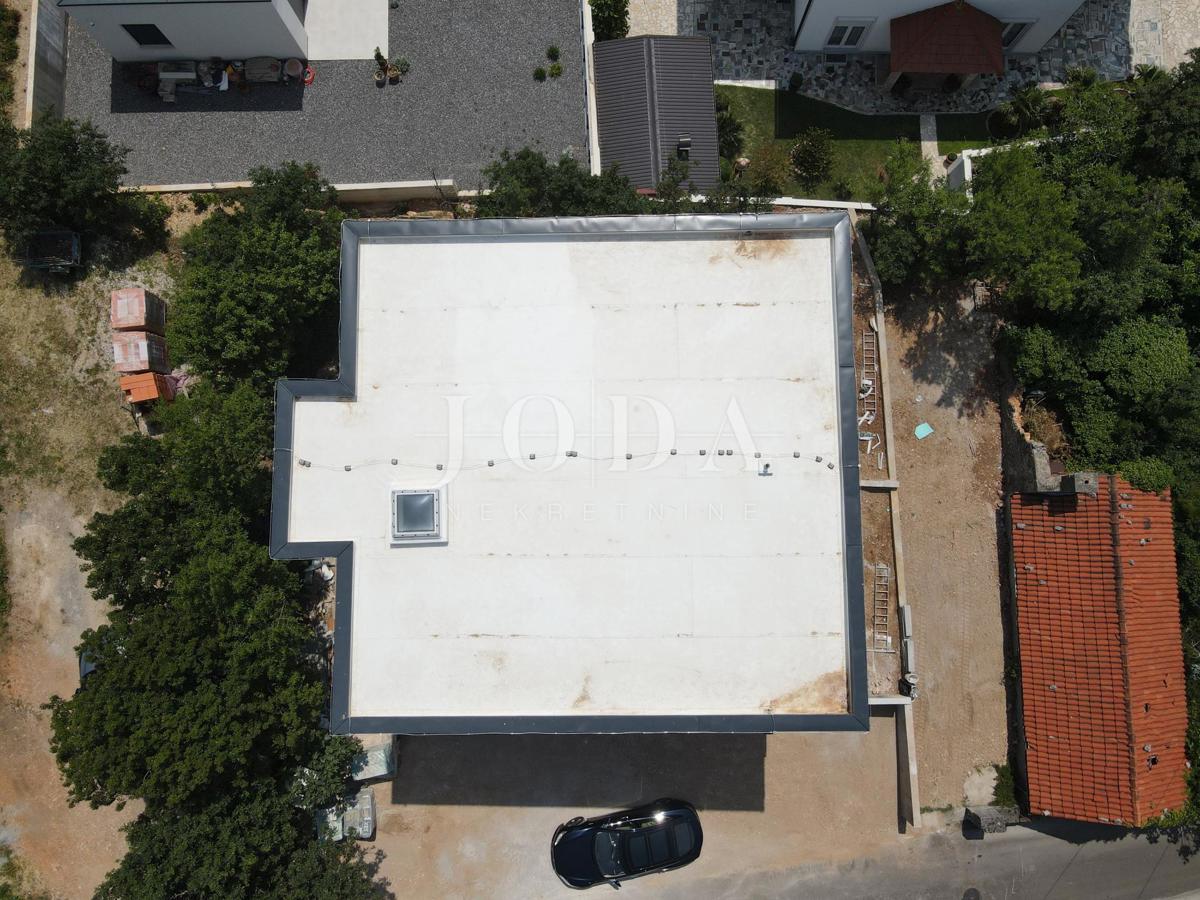 Appartamento in un edificio nuovo con vista mare