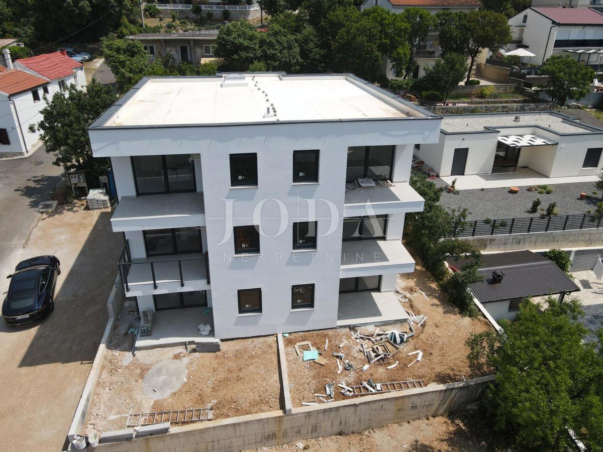 Appartamento in un edificio nuovo con vista mare
