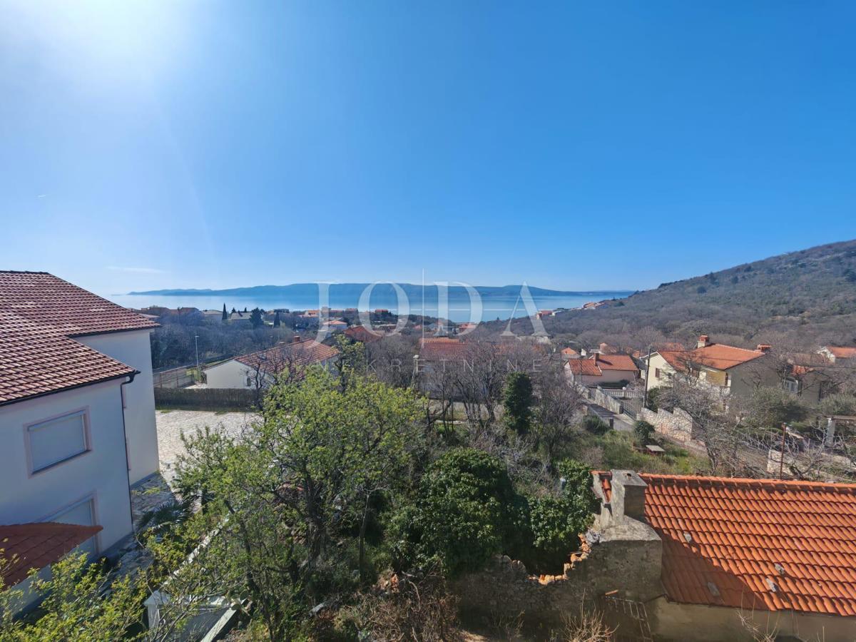 Appartamento in un edificio nuovo con vista mare
