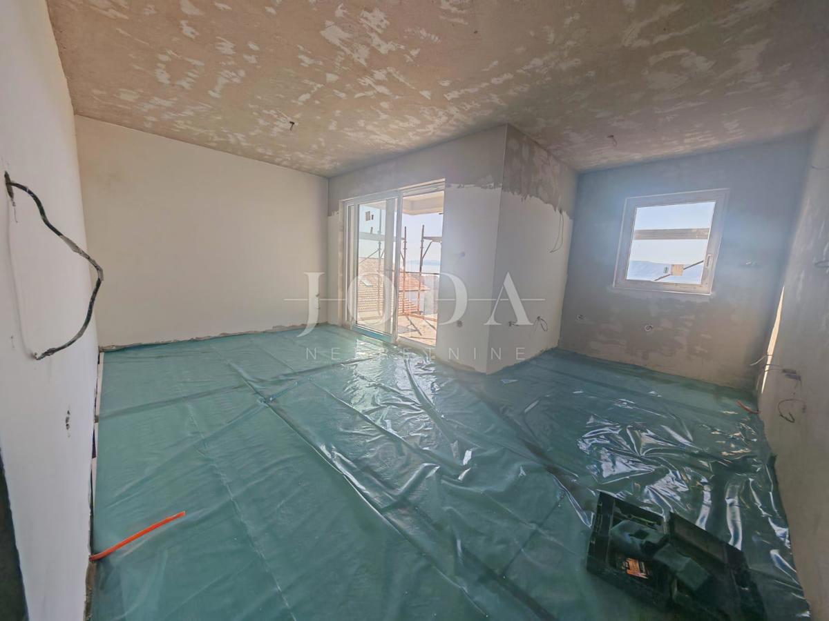 Appartamento in un edificio nuovo con vista mare