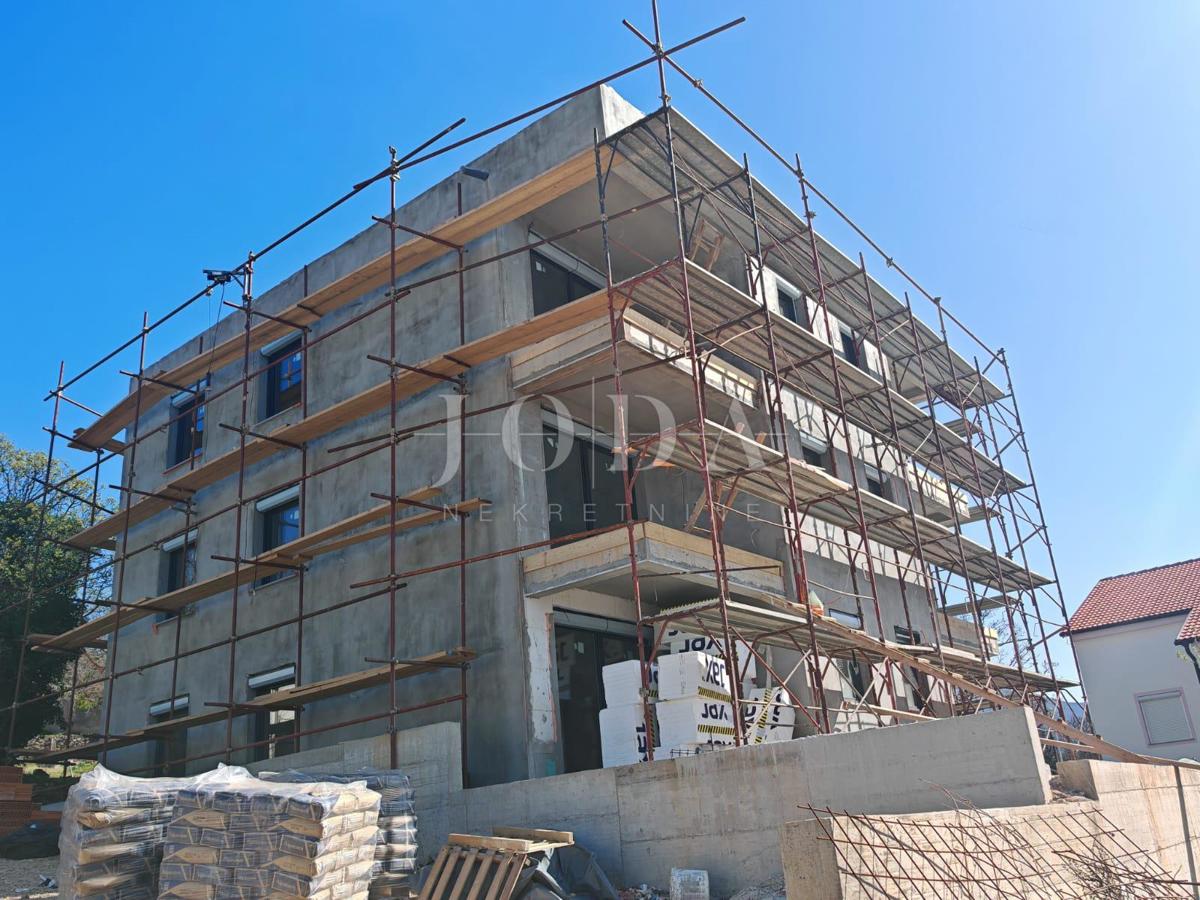 Appartamento in un edificio nuovo con vista mare