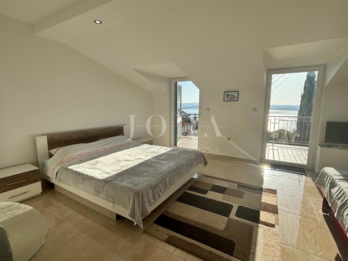 Dramalj, una bella casa con vista sul mare