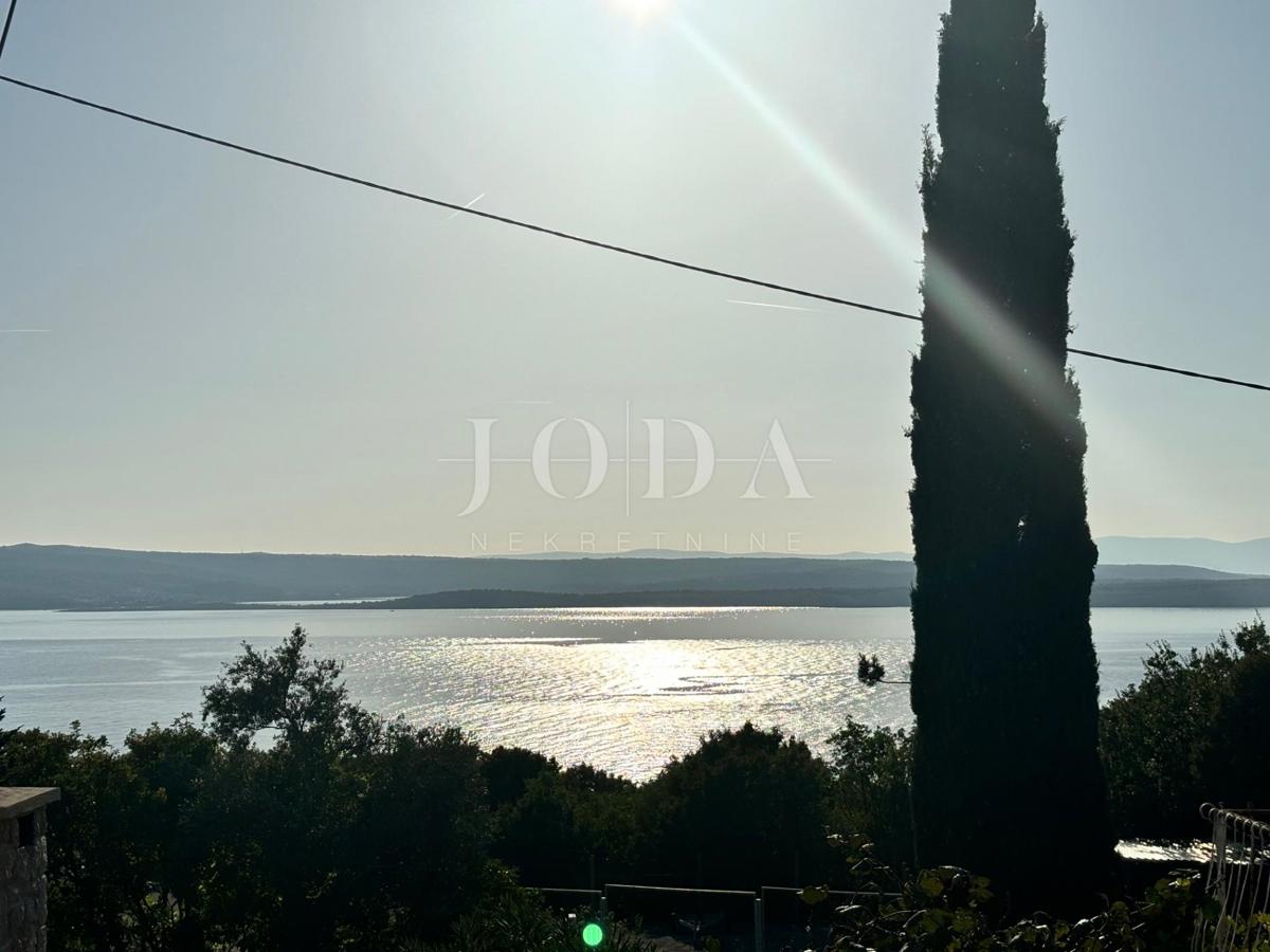 Dramalj, una bella casa con vista sul mare