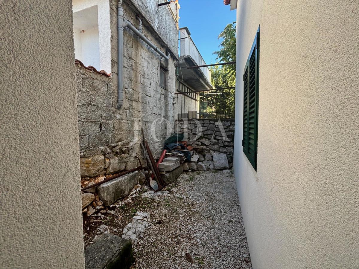 Dramalj, una bella casa con vista sul mare