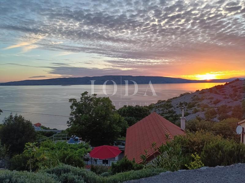 Senj casa con bellissima vista sul mare in una posizione tranquilla e silenziosa