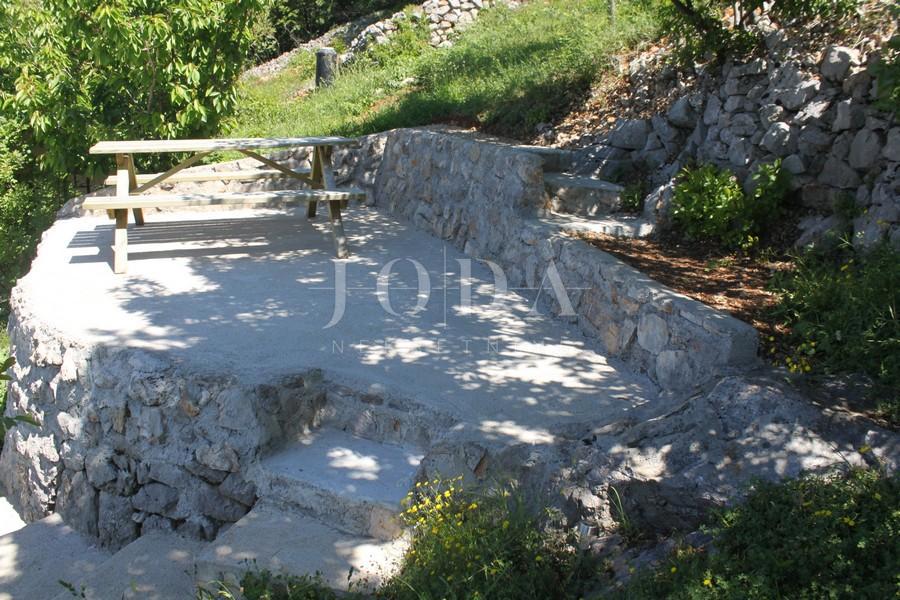 Senj casa con bellissima vista sul mare in una posizione tranquilla e silenziosa