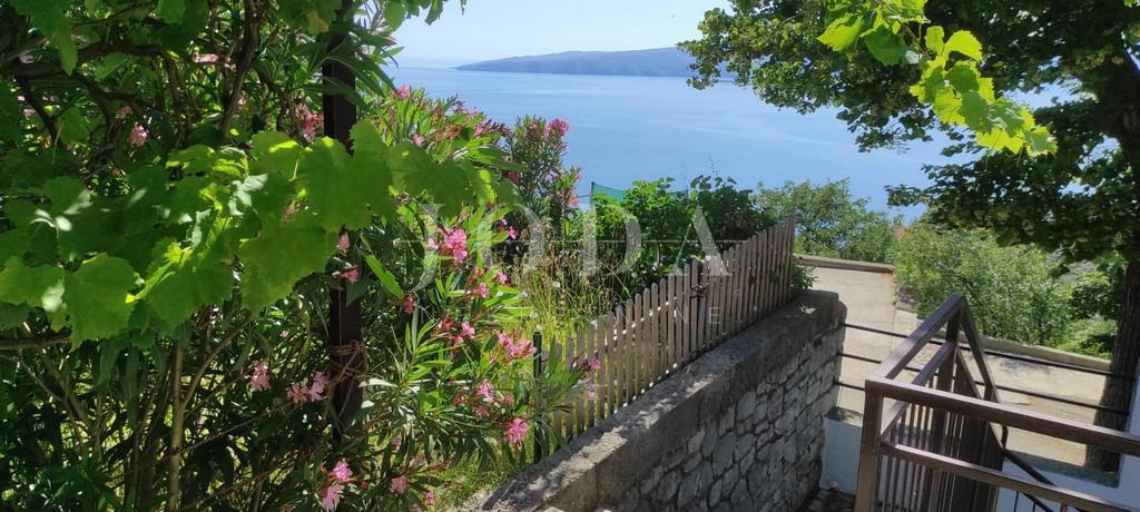 Senj casa con bellissima vista sul mare in una posizione tranquilla e silenziosa