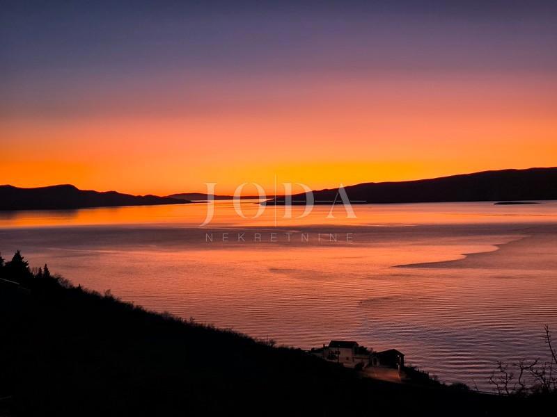 Senj casa con bellissima vista sul mare in una posizione tranquilla e silenziosa