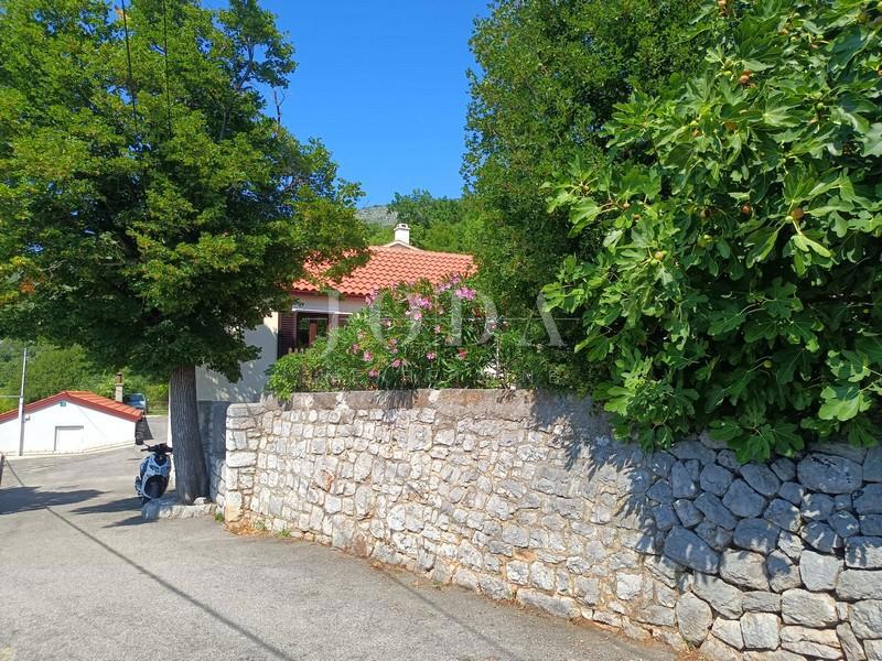 Senj casa con bellissima vista sul mare in una posizione tranquilla e silenziosa