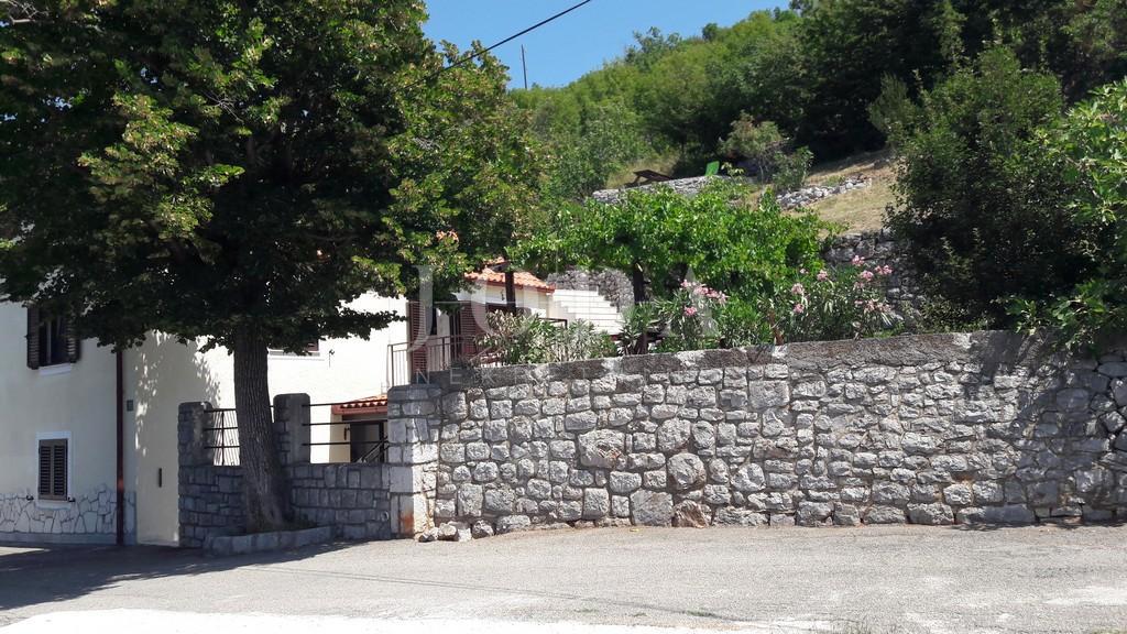 Senj casa con bellissima vista sul mare in una posizione tranquilla e silenziosa