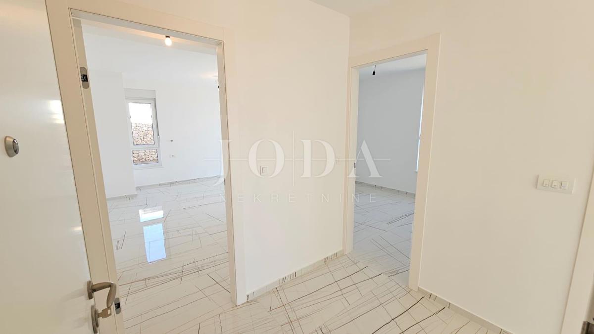 Nuovo edificio Novalja