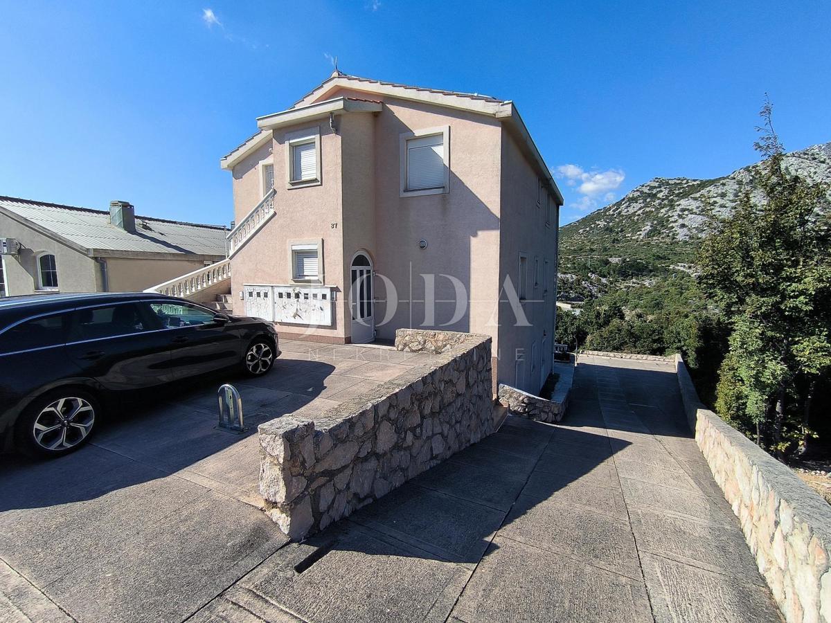 Allogio Karlobag, 36,50m2, parking e  piscina