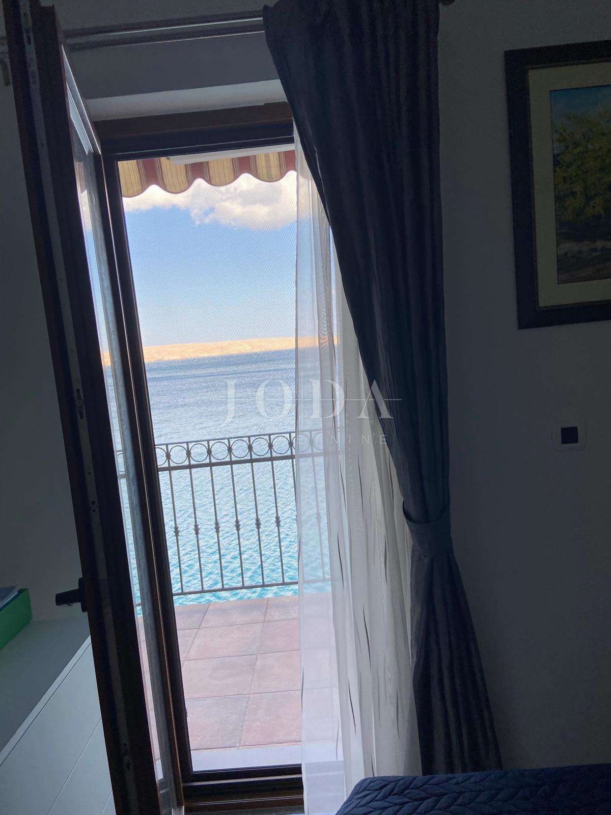 Barić Draga, casa in prima fila sul mare