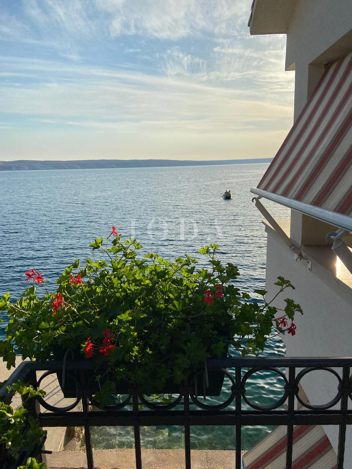 Barić Draga, casa in prima fila sul mare