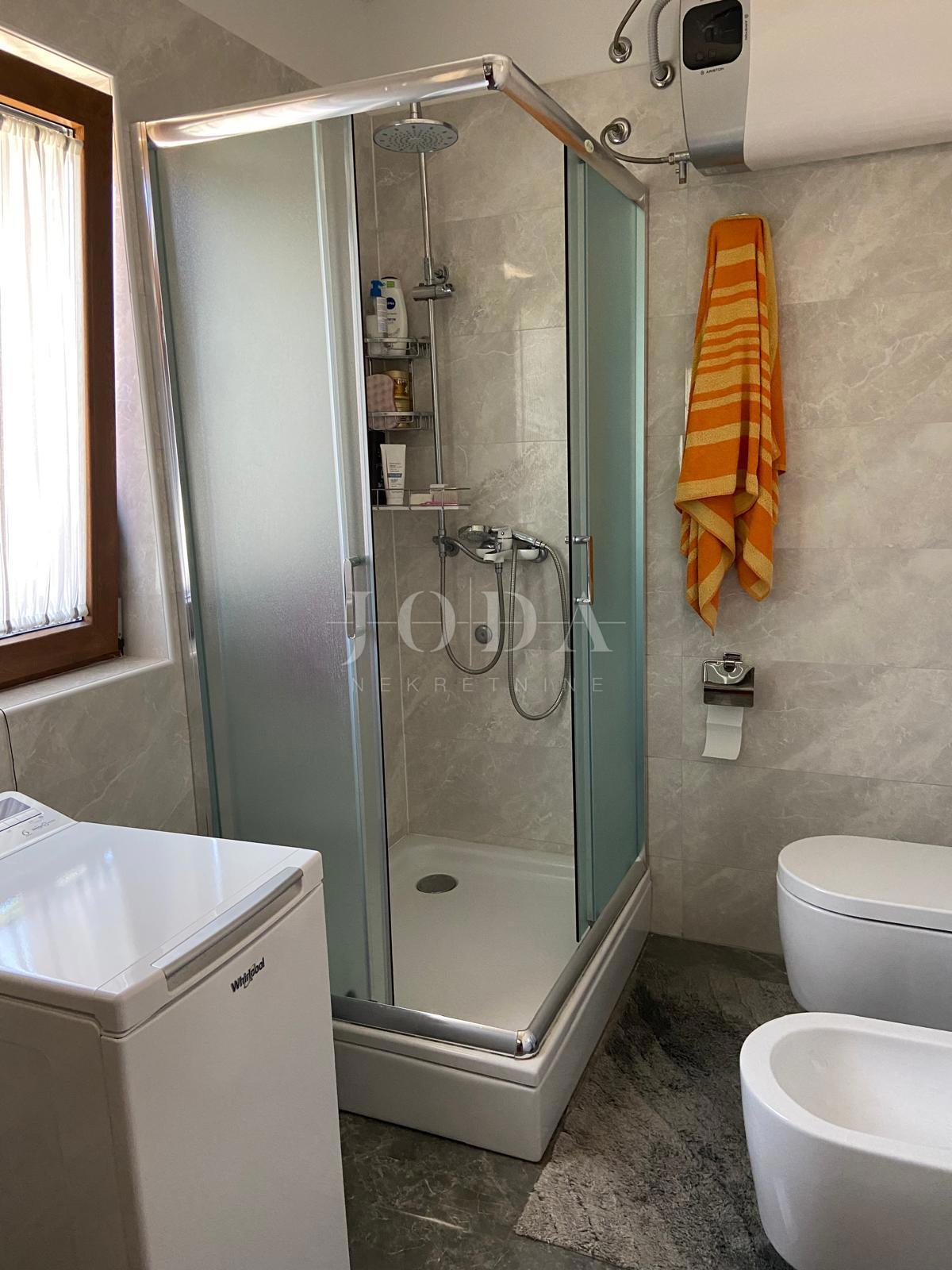 Barić Draga, casa in prima fila sul mare