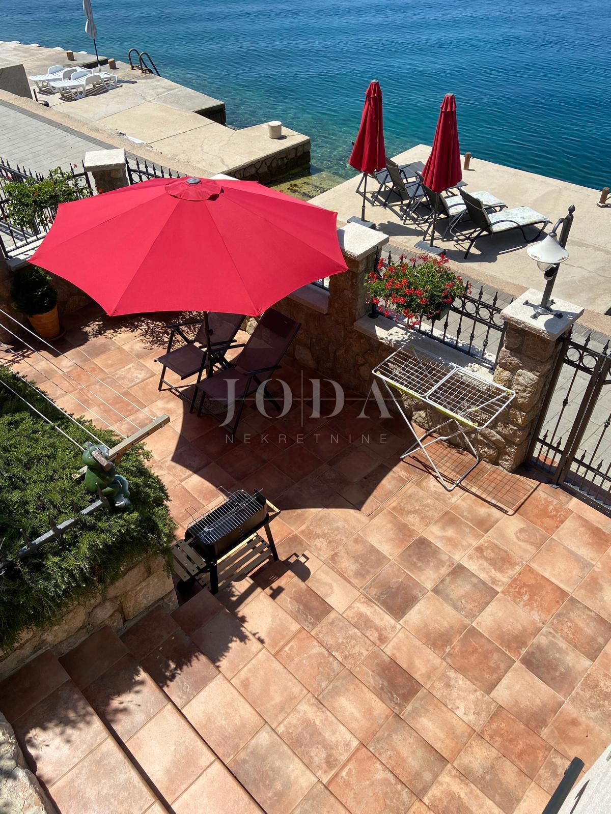 Barić Draga, casa in prima fila sul mare