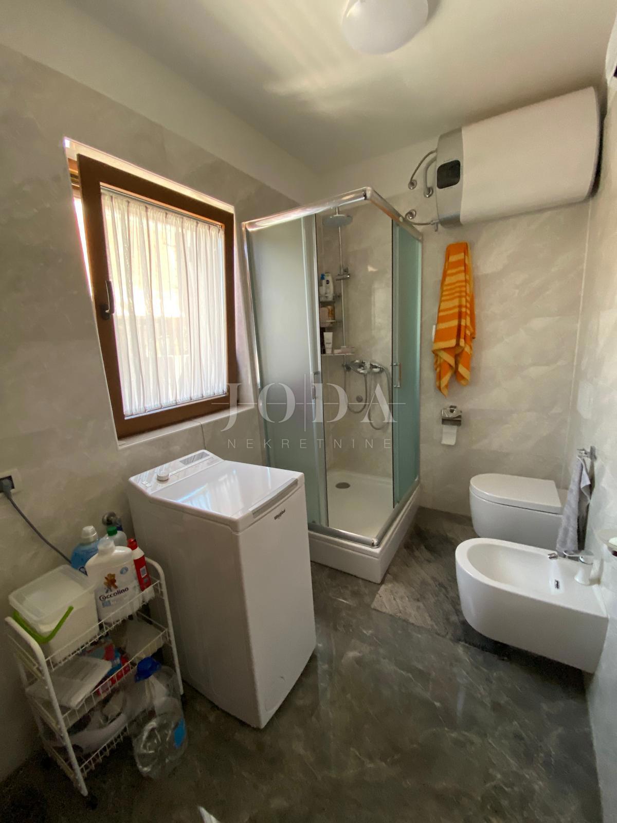 Barić Draga, casa in prima fila sul mare