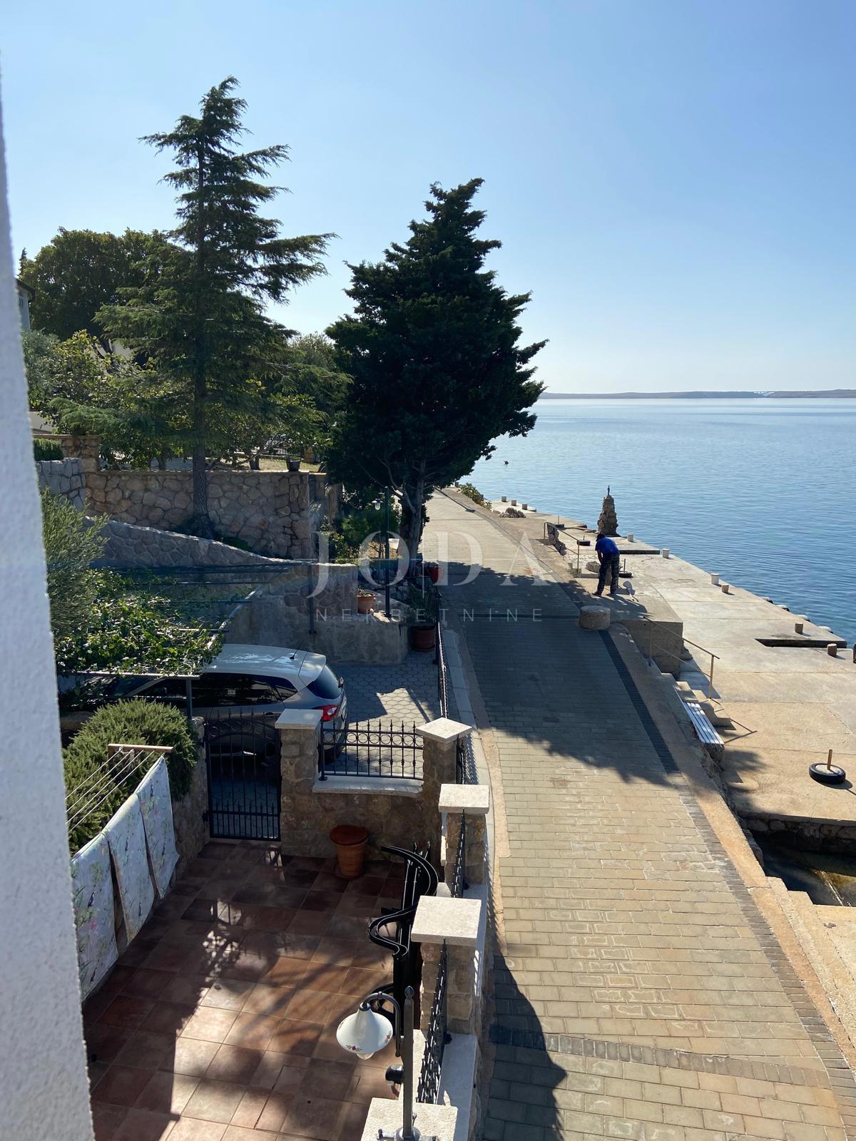 Barić Draga, casa in prima fila sul mare