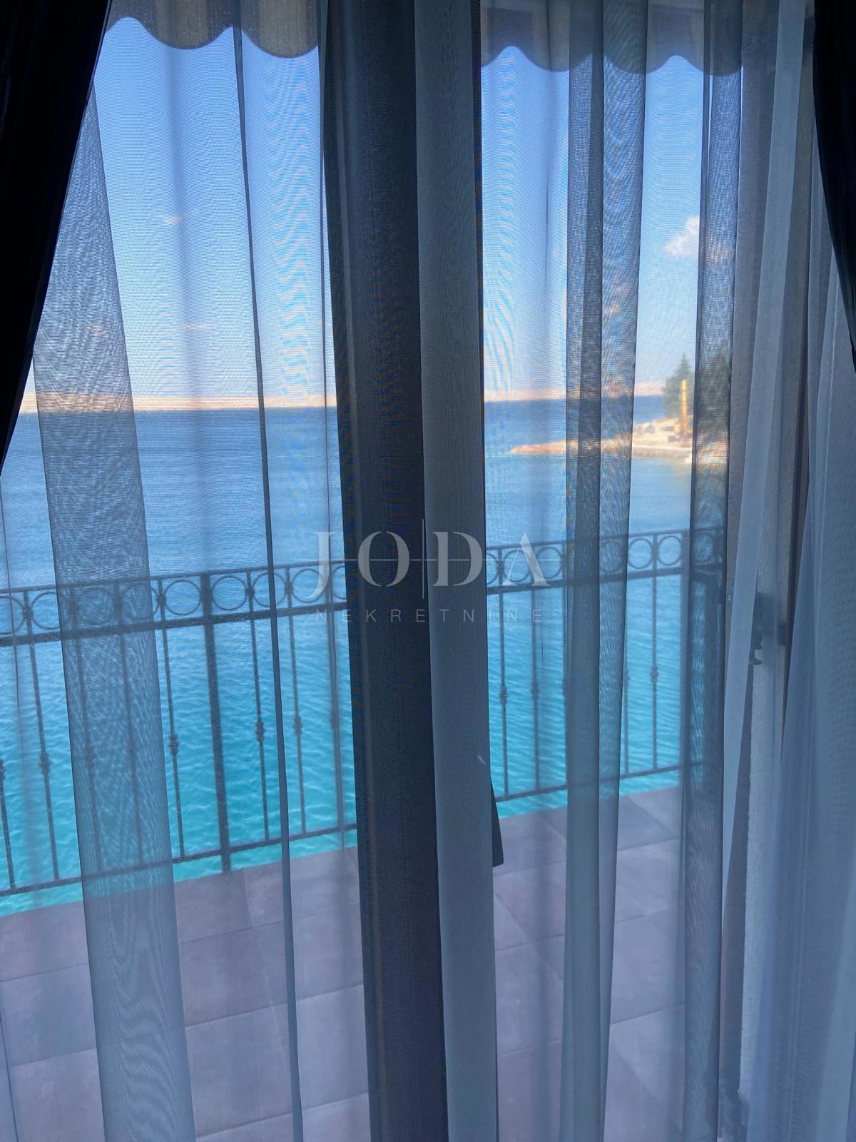 Barić Draga, casa in prima fila sul mare