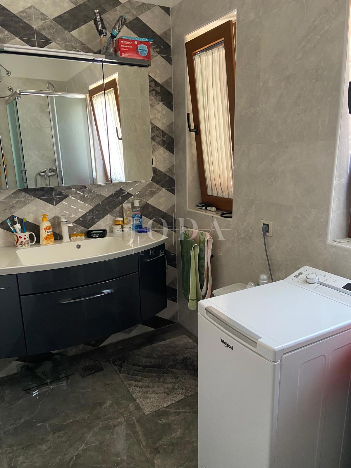 Barić Draga, casa in prima fila sul mare